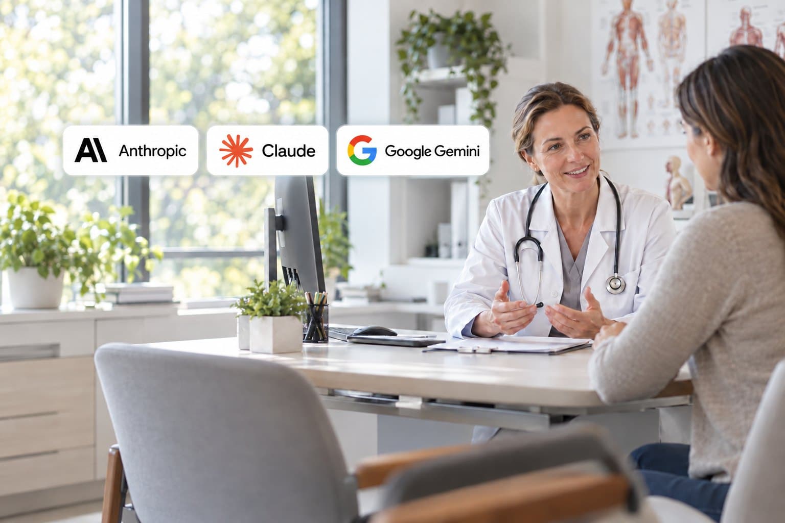 Ärztin im Gespräch mit einer Patientin, darüber die Logos von Anthropic, Claude und Google Gemini
